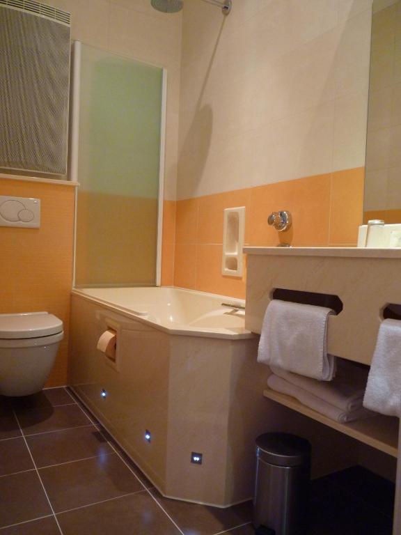 Les Tilleuls Hotel Jupille Екстер'єр фото
