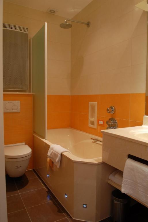 Les Tilleuls Hotel Jupille Екстер'єр фото
