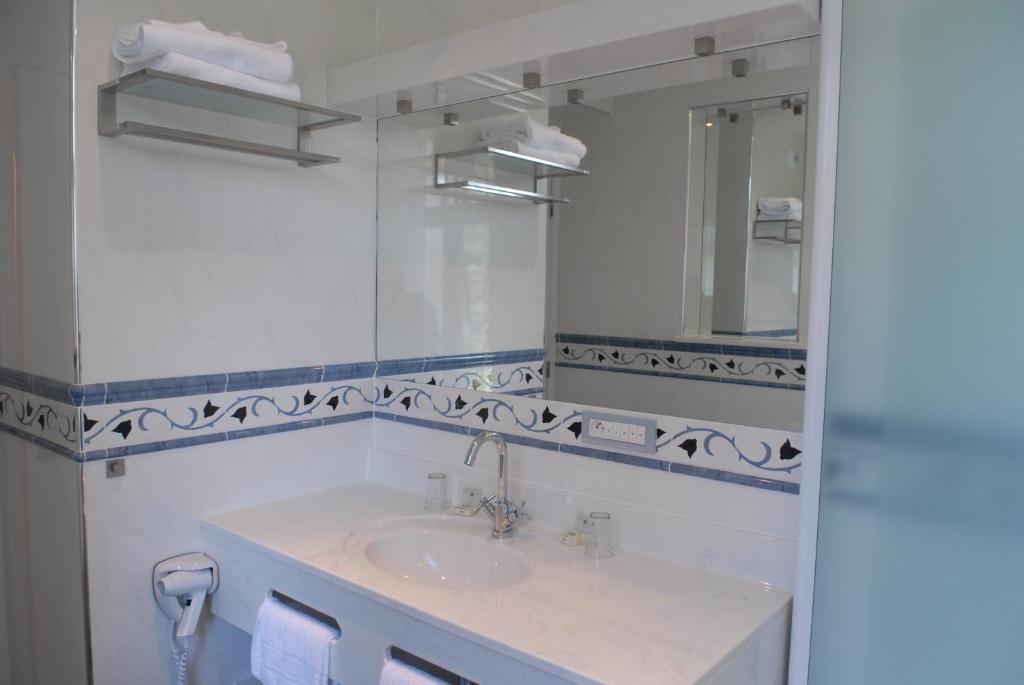 Les Tilleuls Hotel Jupille Екстер'єр фото